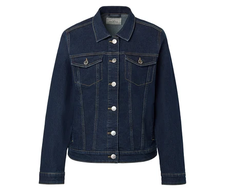Eine dunkelblaue Jeansjacke ist vor einem weißen Hintergrund zu sehen.