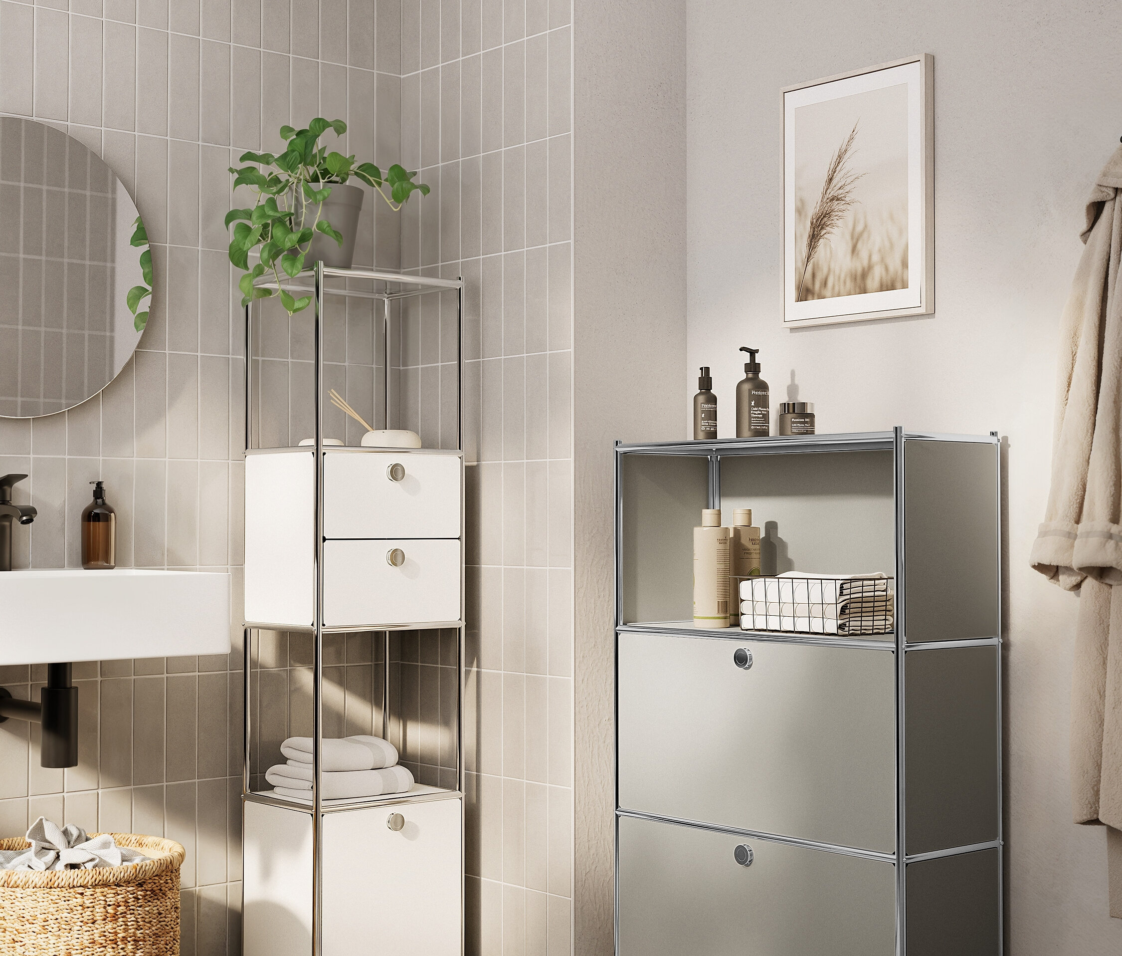 Badezimmer mit Waschbecken, Spiegel, geflochtenem Korb und zwei modularen Regalen.