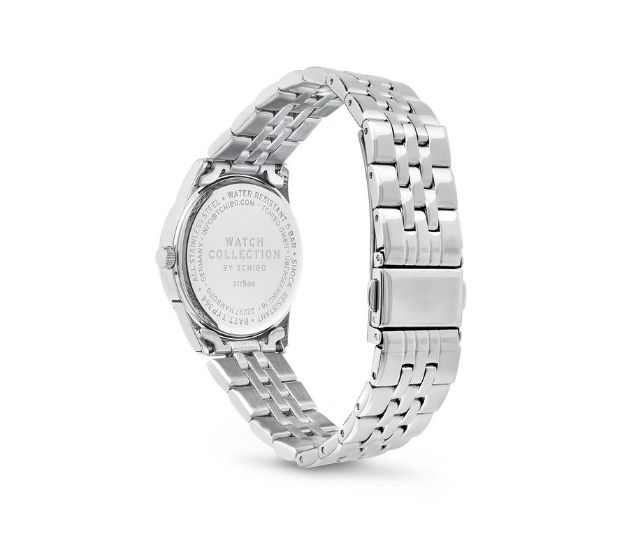 Detail einer silbernen Uhr mit Metallarmband.
