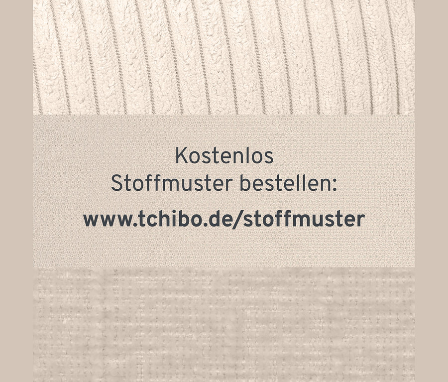 Nahaufnahme eines Stoffmusters mit dem Text "Kostenlos Stoffmuster bestellen: www.tchibo.de/stoffmuster".