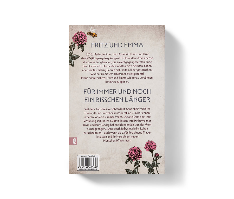 Rückseite eines Buches mit dem Titel "FRITZ UND EMMA" und dem Untertitel "FÜR IMMER UND NOCH EIN BISSCHEN LÄNGER". Oben links ist eine Biene über einer rosa Kleeblüte abgebildet, unten rechts zwei rosa Kleeblüten. Der Text beschreibt die Handlung des Buches und enthält eine ISBN und Artikelnummer.