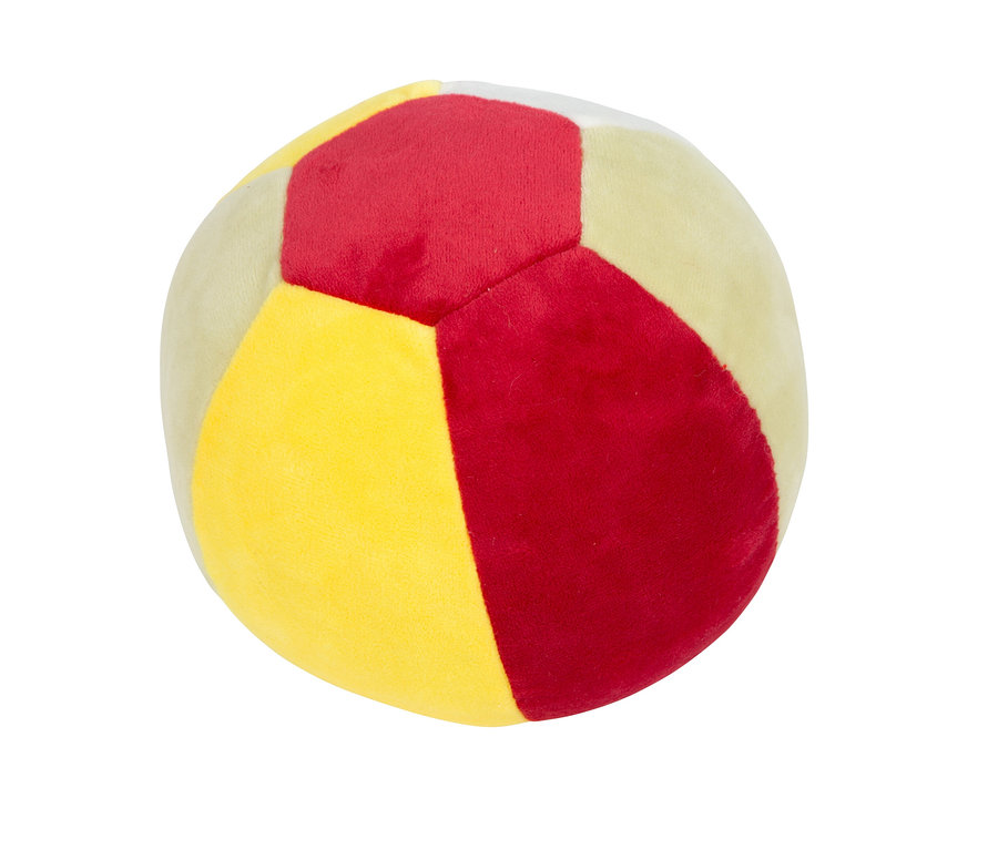 Ein weicher, plüschiger Ball mit roten, gelben und hellgelben Stoffpaneelen.