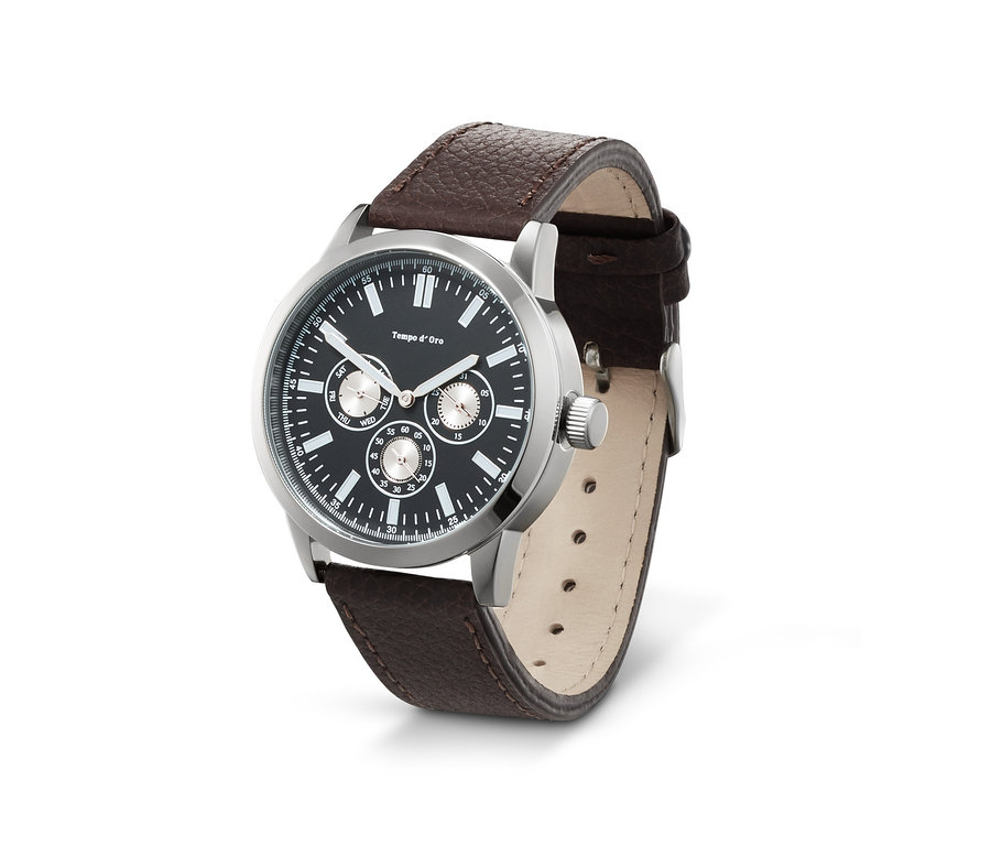 Nahaufnahme einer multifunktionalen Herren-Armbanduhr mit braunem Lederarmband.