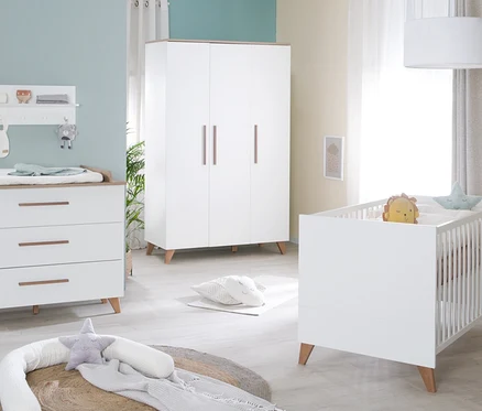Kinderzimmer mit roba Kinderzimmerset »Ole« mit Bett, Wickelkommode und Schrank.