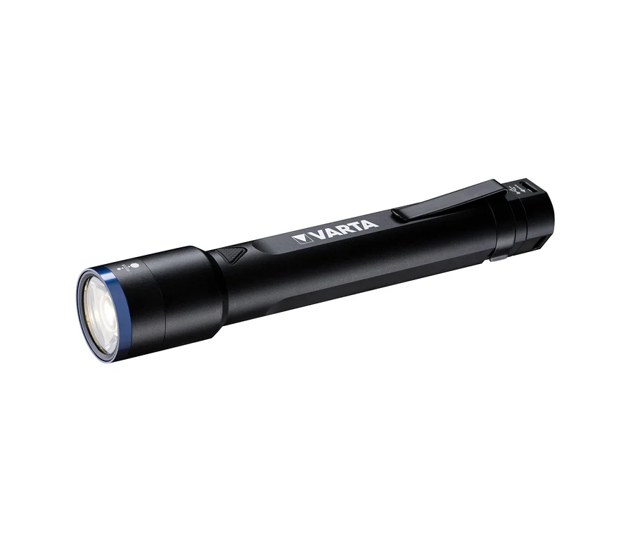 Eine schwarze Varta-Taschenlampe »Night Cutter F30 R« liegt diagonal.