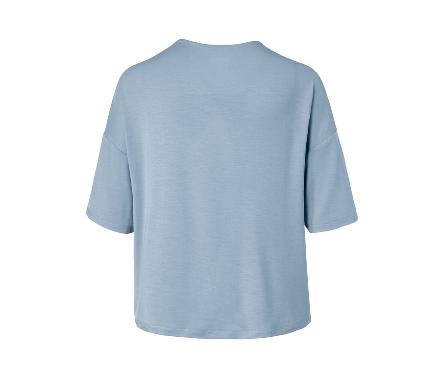 Helles, blaues 3/4-Pyjama.