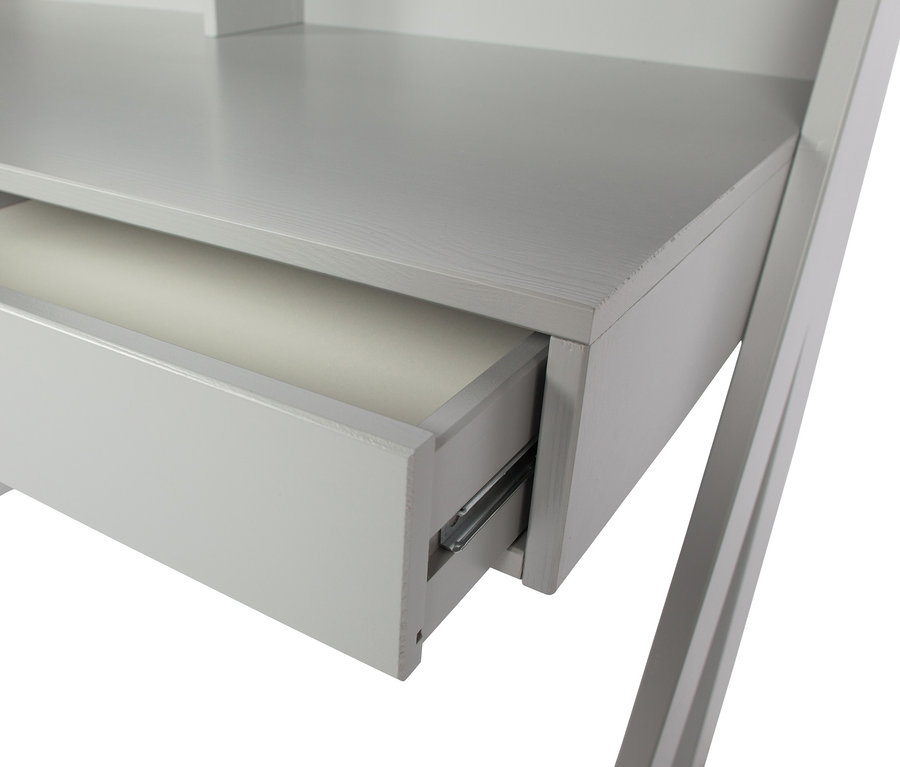 Detailansicht eines grauen Schreibtischs »Connect« mit offener Schublade.