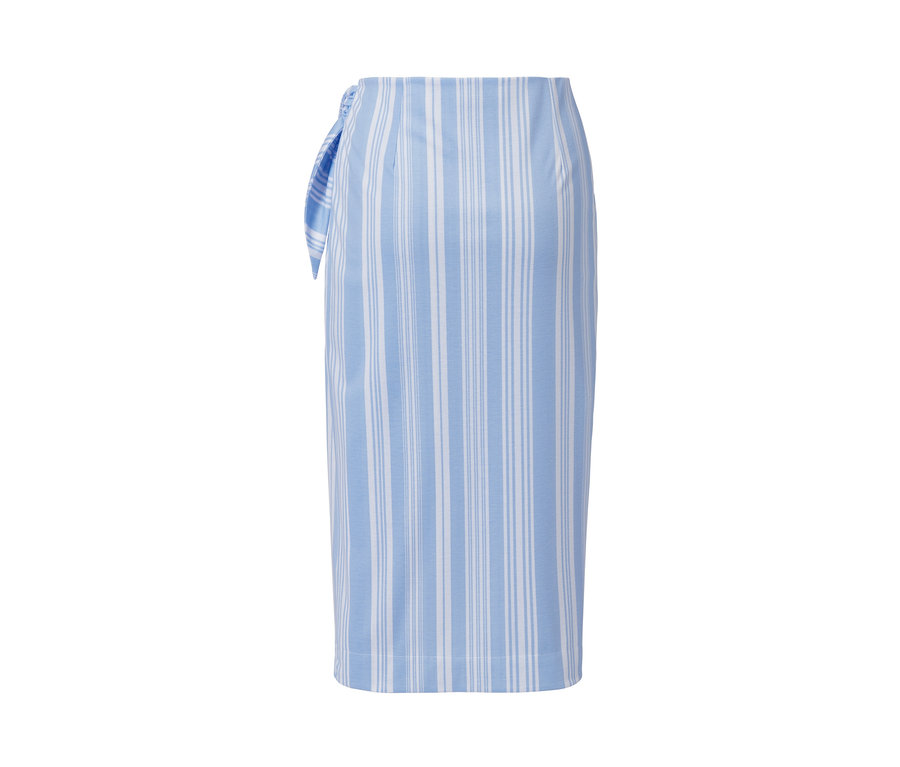 Detailansicht eines gestreiften Wickelrocks.