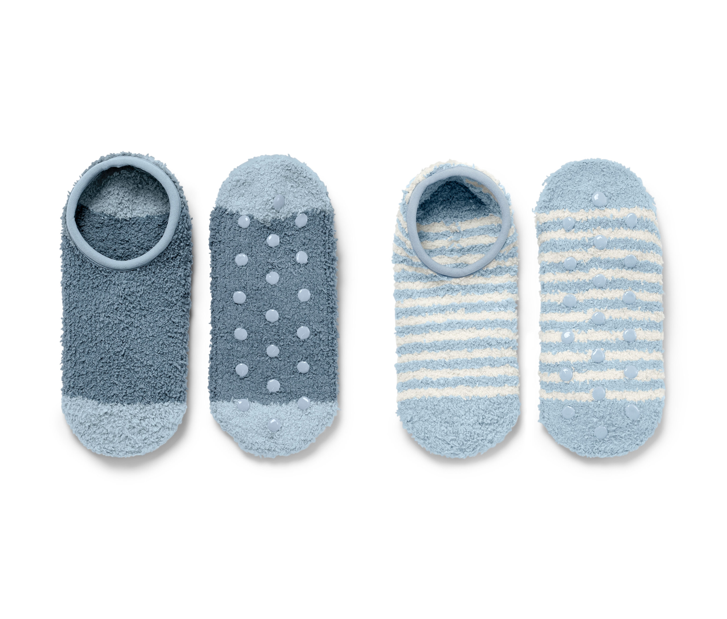 Zwei Paar blaue Hausschuh-Socken mit verschiedenen Mustern.