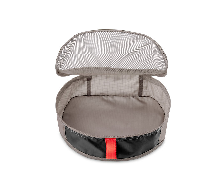 Ein offener 2 Rucksack-Organizer mit grauem Innenfutter und schwarzem Aussenband.