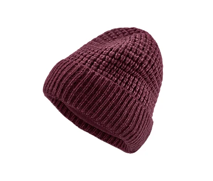 Eine bordeauxrote Strickmütze.