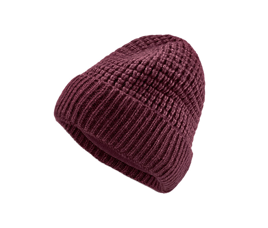Eine bordeauxrote Strickmütze.