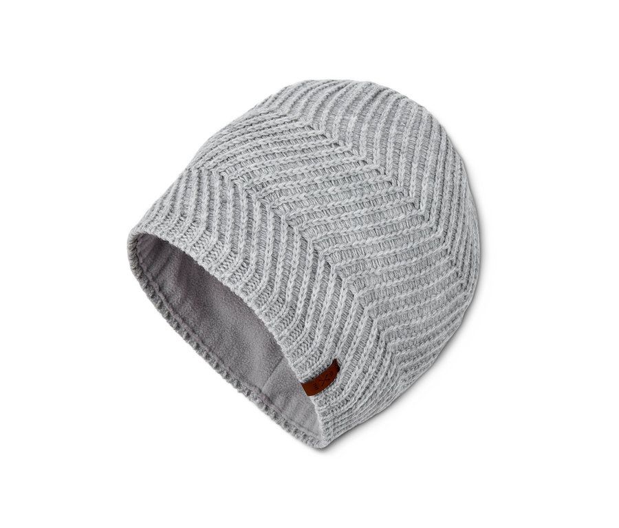 Graue Strickmütze.