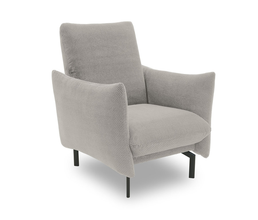 Ein beiger Sessel »Avila« aus der DOMO Kollektion steht vor einem weißen Hintergrund.