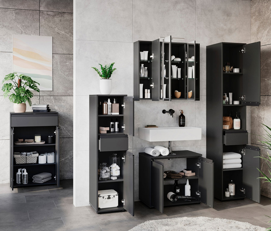 Badezimmer mit graphitfarbener Kommode Lemont, Waschbecken und Spiegelschrank.