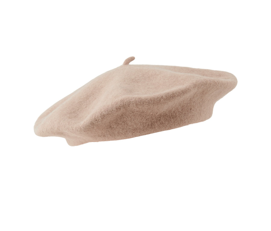 Beige Baskenmütze.