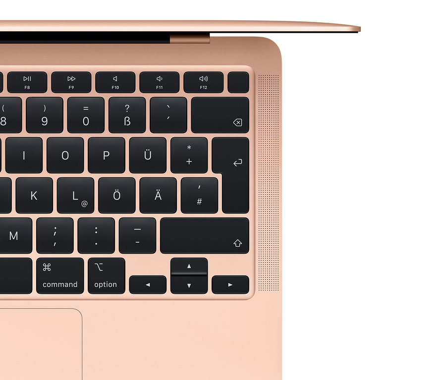 Detailaufnahme der Tastatur eines goldenen Apple Macbook Air Retina 13" 2020.