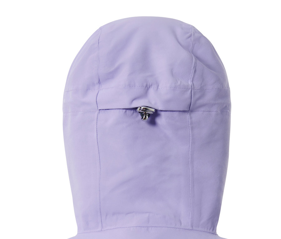 Detailansicht der Kapuze einer Skijacke.