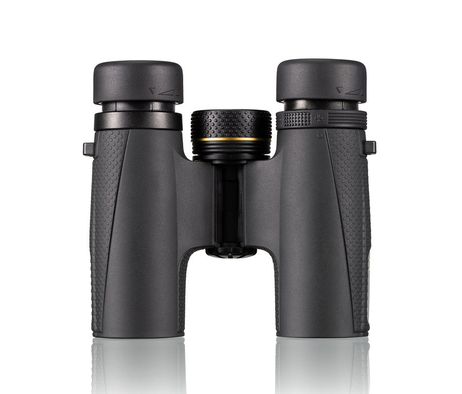 Schwarzes Taschenfernglas vor einem weißen Hintergrund.