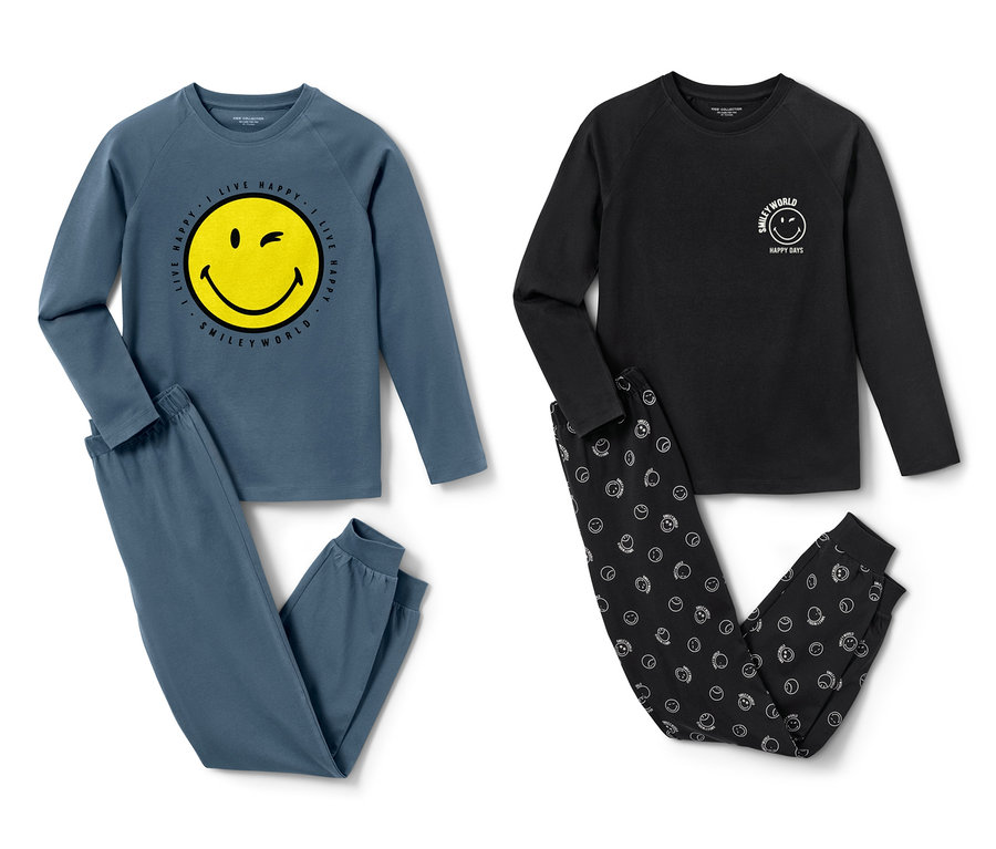 Zwei Kinder-Pyjamas »Smiley«: Einmal blau mit gelbem Smiley-Aufdruck, einmal schwarz mit weißen Smileys.