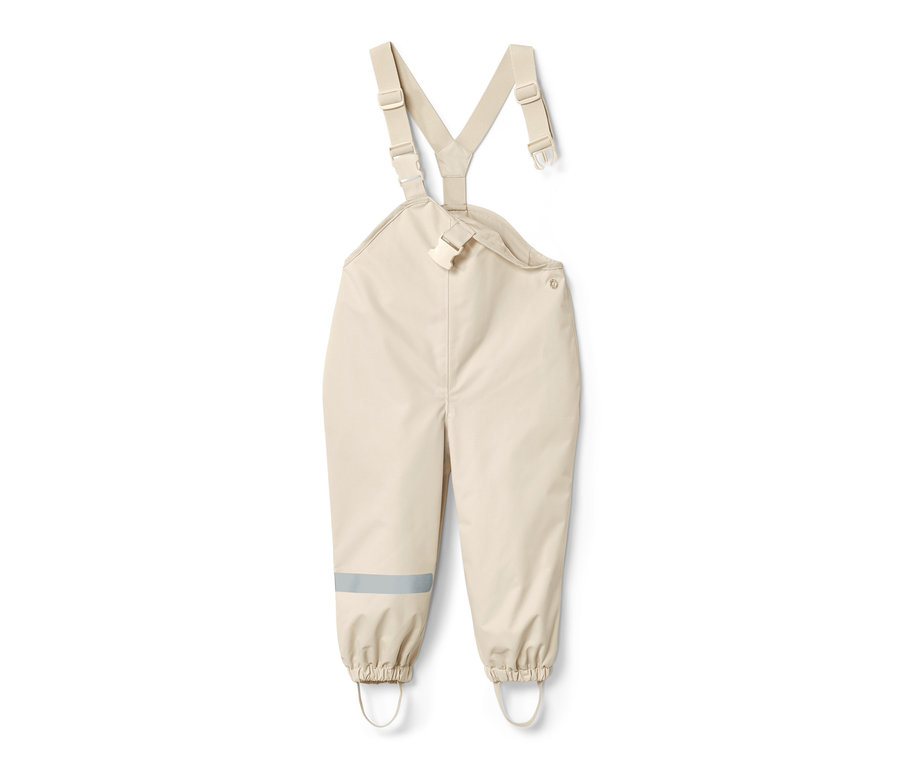 Sandfarbene Kleinkinder-Regenhose mit Latz und Reflexstreifen am Hosenbein.