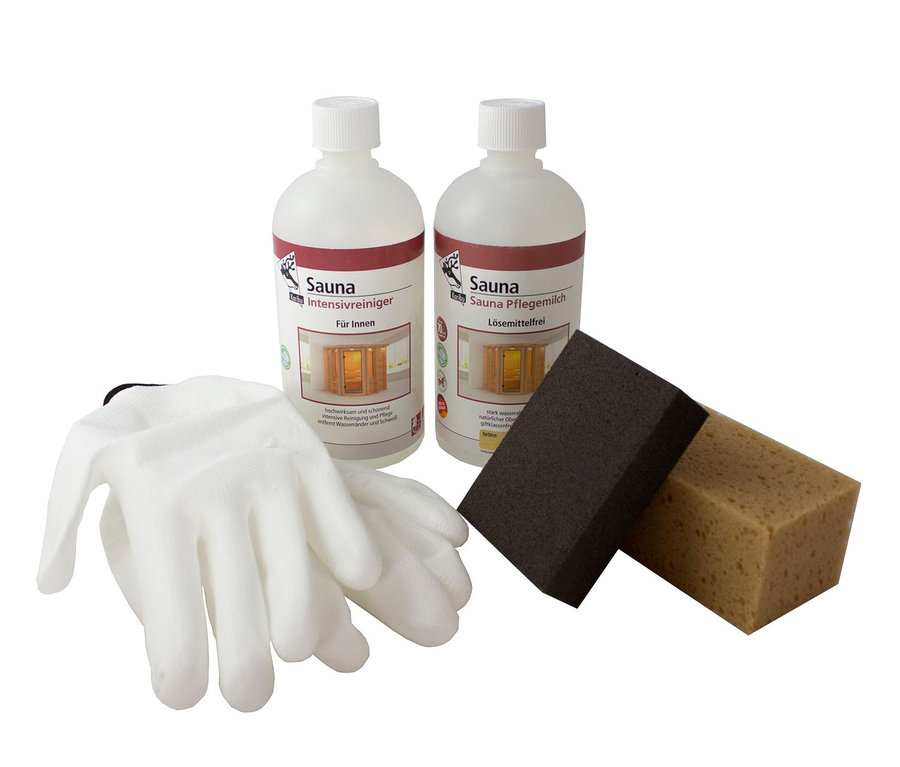 Zwei Flaschen, Handschuhe und Schwämme aus der Karibu Sauna-Pflegebox.