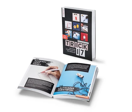 Ein aufgeschlagenes Buch „Trick 17“ mit Beschreibungen von Alltagstricks.