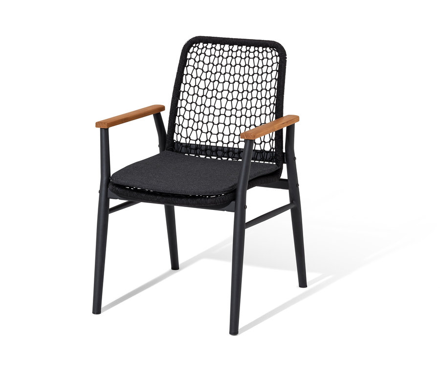 Dining-Stuhl mit Teak-Armlehnen und Textilgeflecht.