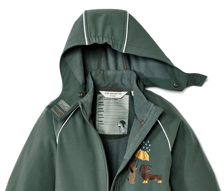 Grüner Kinder-Softshell-Einteiler mit Kapuze und Aufdruck von Hunden mit Regenschirm.