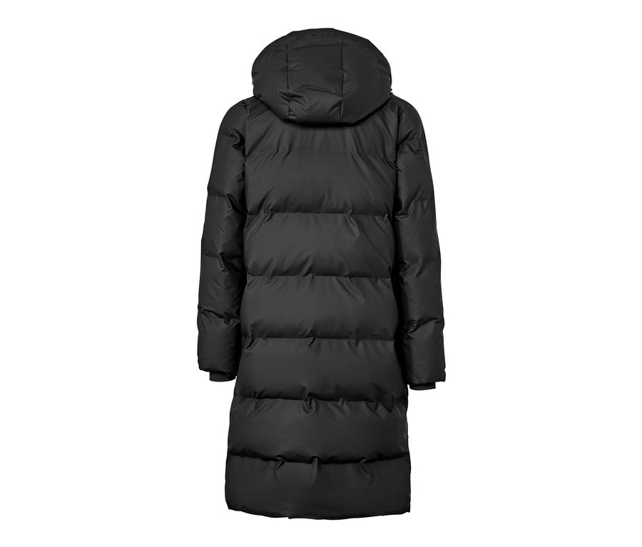 Rückansicht eines schwarzen Winter-Regenmantels.