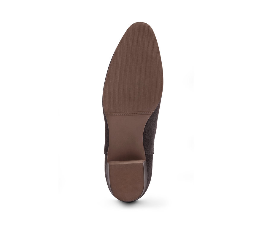 Braune Stiefelette aus chromfrei gegerbtem Veloursleder von unten.