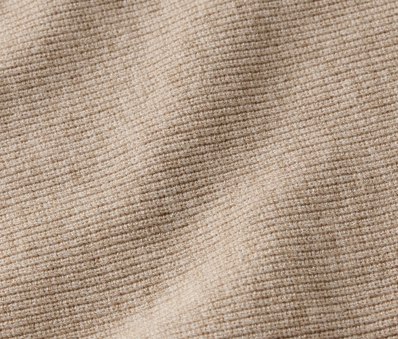 Detailaufnahme von beigem Rippenstoff.