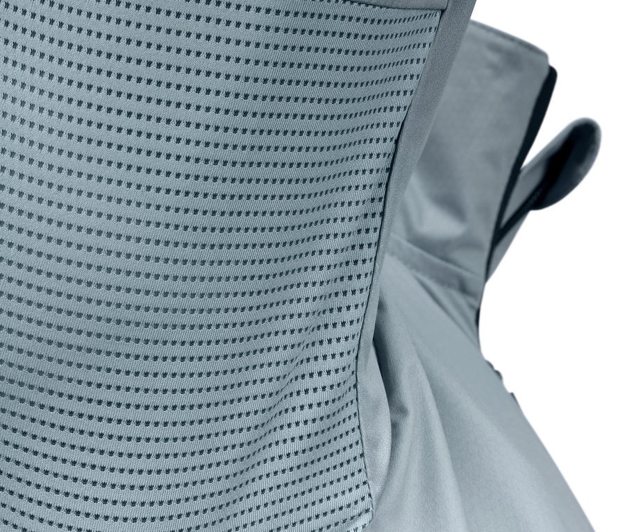 Detailaufnahme einer grauen Windprotection-Funktionsjacke.
