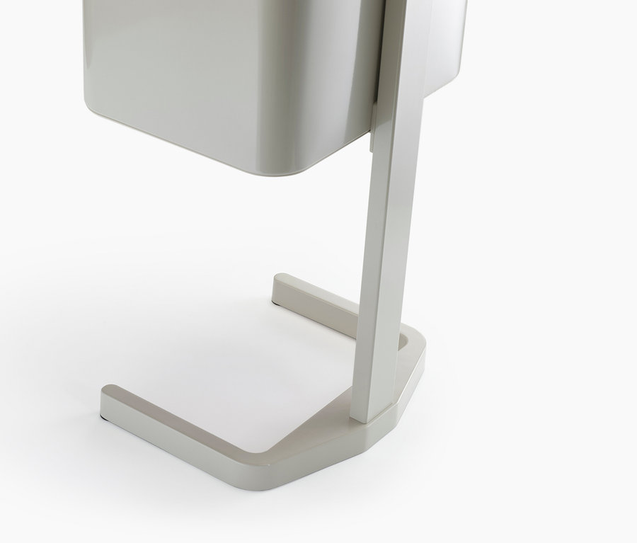 Detailansicht der Basis des weißen Joseph Joseph Mülleimers Totem, 60 l.