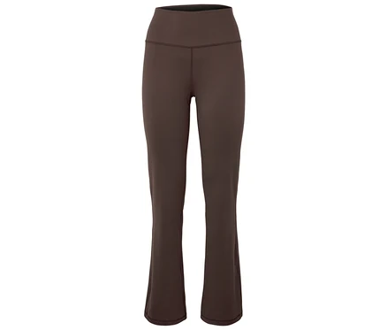Braune Yoga-Hose mit hohem Bund.
