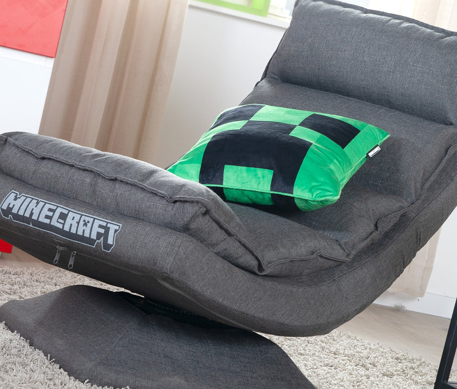 Grauer Sessel mit MINECRAFT Dekokissen, Creeper.