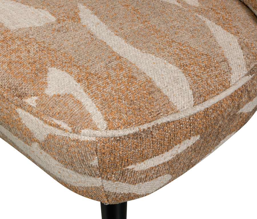 Detailaufnahme eines Woood Sessel »Sara« naturel melange mit schwarzen Beinen.