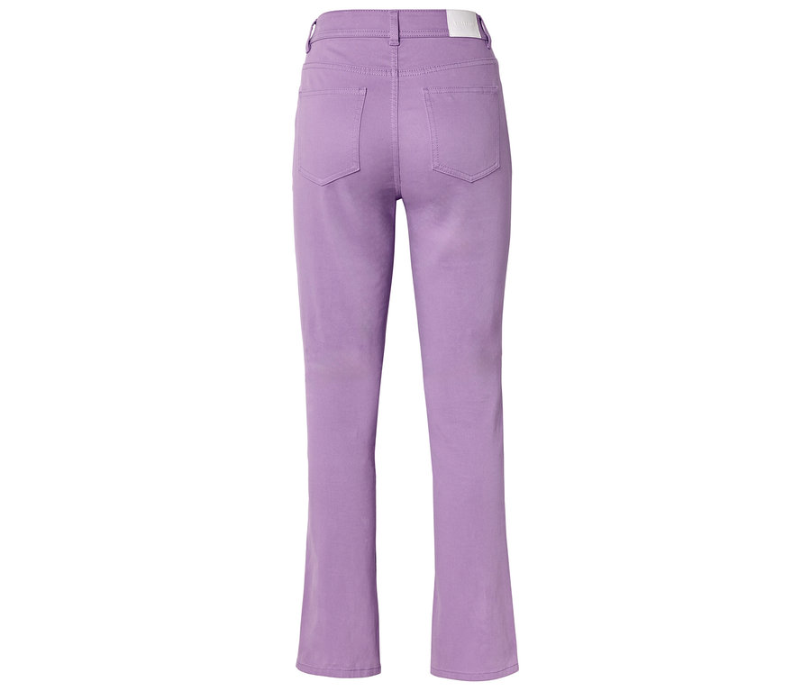 Rückansicht einer lilafarbenen Hose mit geradem Bein.
