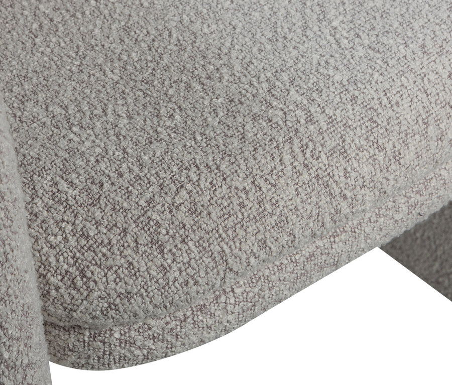 Nahaufnahme eines Woood »Lyric« Esszimmerstuhls mit Rädern, der eine graue Textur aufweist.