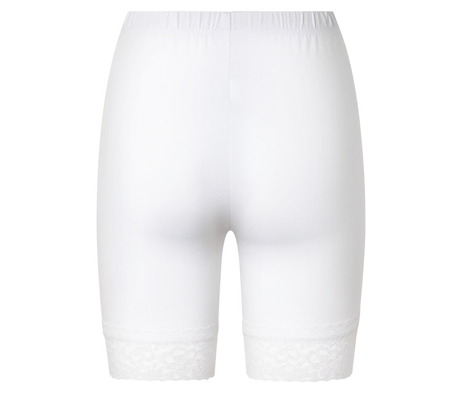 Weisse Unterhose mit Spitze am Beinabschluss, von hinten fotografiert.