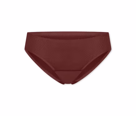 Dunkelrote Damenunterhose mit subtilem Muster und wellenförmigem Bund.