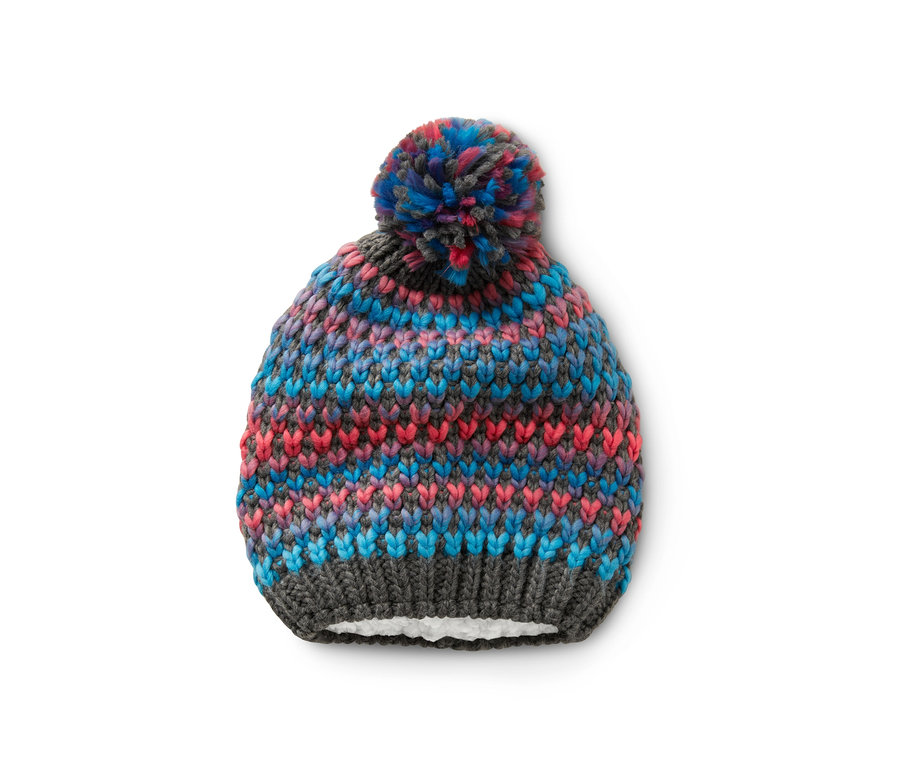 Eine Strickmütze mit Bommel in den Farben Blau, Pink und Grau.