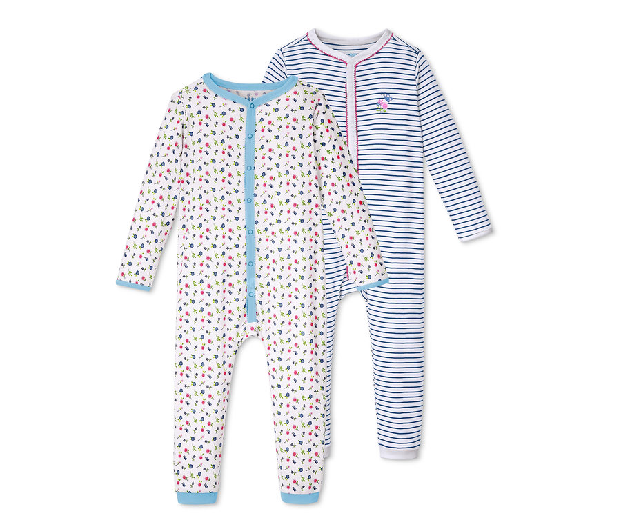 Zwei Schlafanzüge, einer mit Muster, einer blau-weiss gestreift.