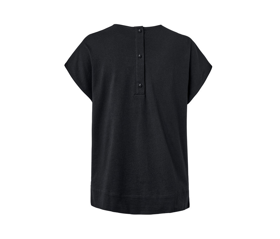Rückansicht des schwarzen Blusenshirts im Materialmix mit Knöpfen.