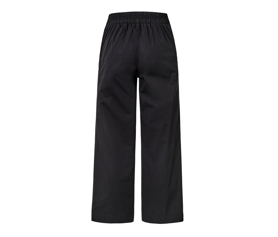 Eine schwarze Popeline-Hose mit elastischem Bund.
