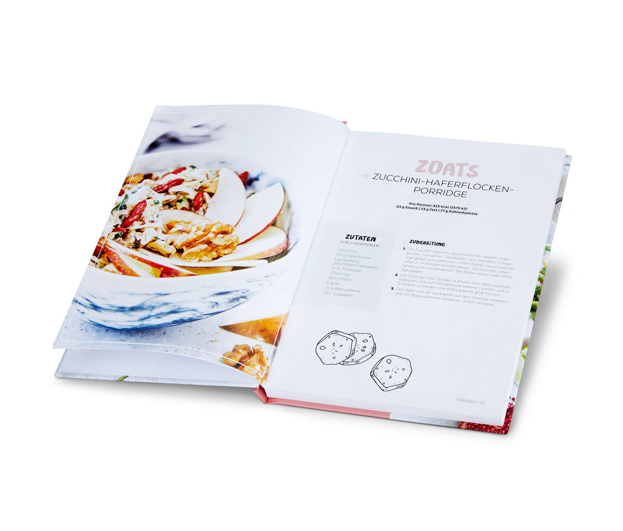 Offenes Buch "Besser leben" mit Rezept für Zucchini-Haferflocken-Porridge, mit einem Bild des Gerichts und Zutaten.