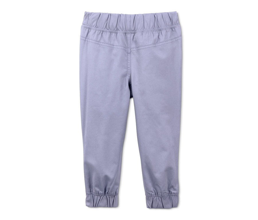 Eine lilafarbene Schlupfhose mit Gummibund und Bündchen.