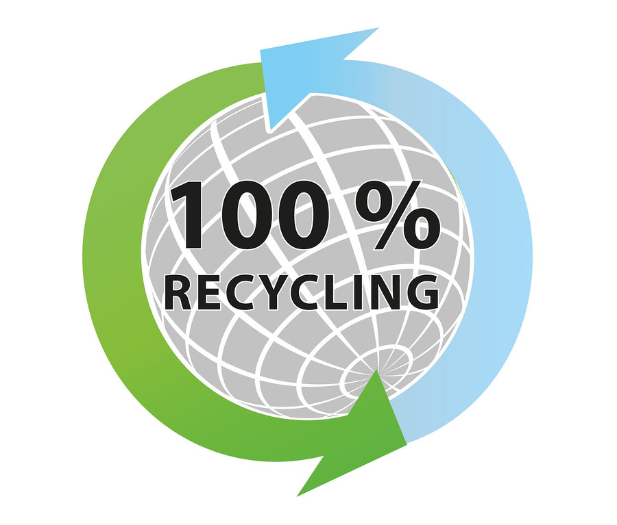 Grauer Globus mit der Aufschrift 100 % RECYCLING und Pfeilen, die einen Kreis bilden.
