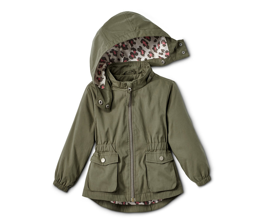 Khakifarbener Parka mit Kapuze und Leopardenmuster.