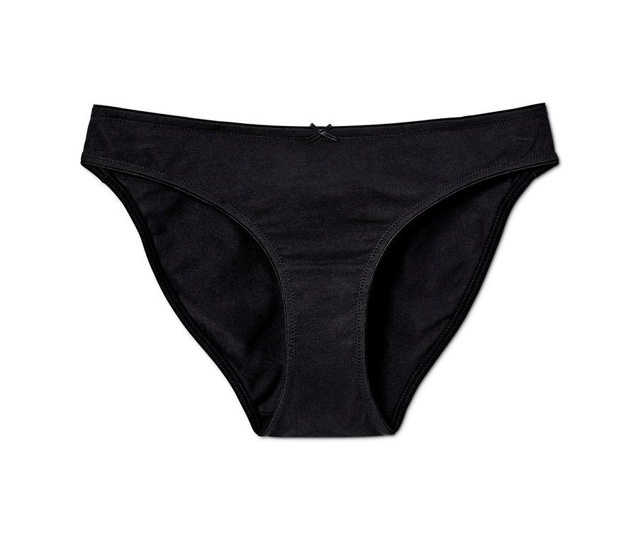 Ein einzelner schwarzer Slip aus einem 5er-Pack.